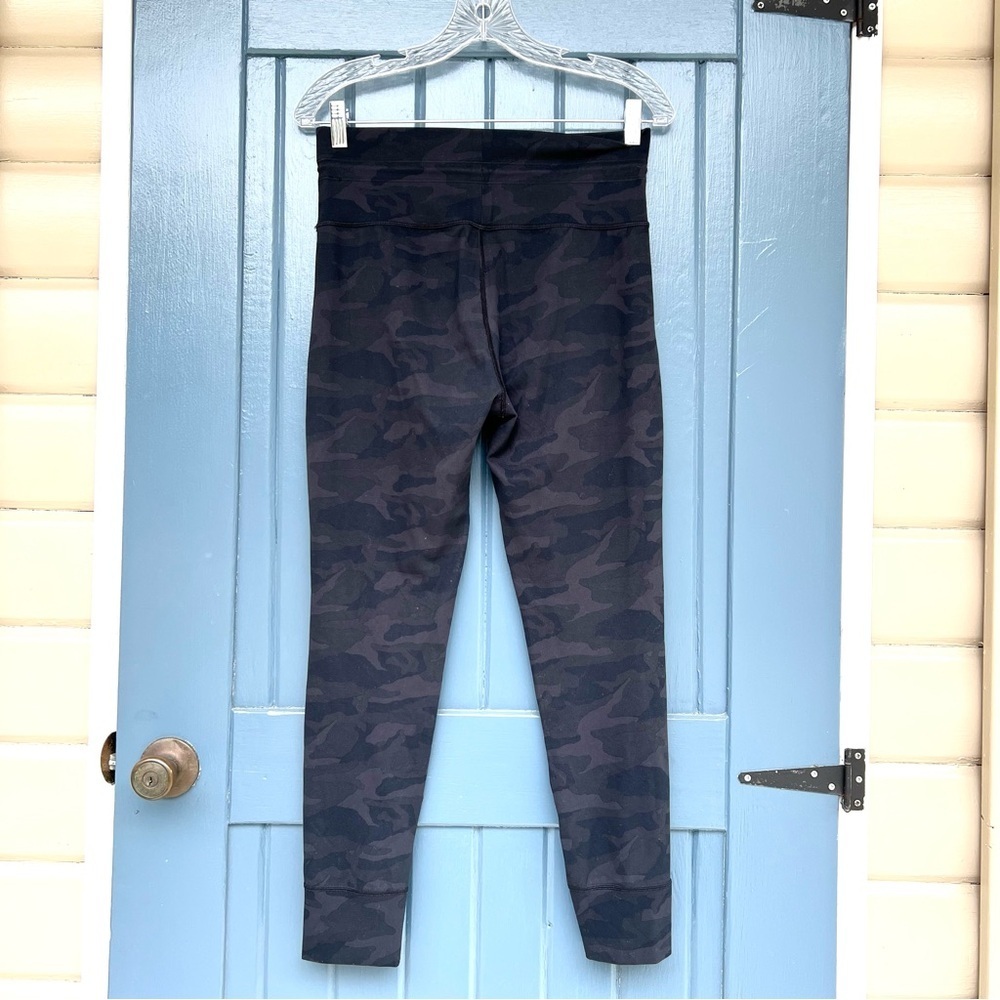 Vuori Women's Joggers Black Tone On Tone Camouflage Women’s Size Small - Picture 3 of 9